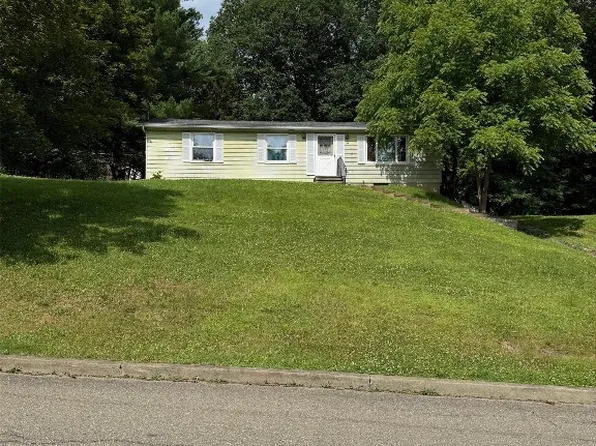 10 Deming Dr, Endicott, NY 13760