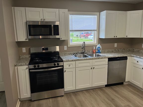 3rd image of 486 Dana Ave