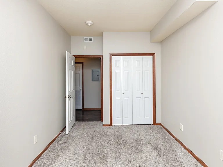 Silver Oak Condos — Photo 31