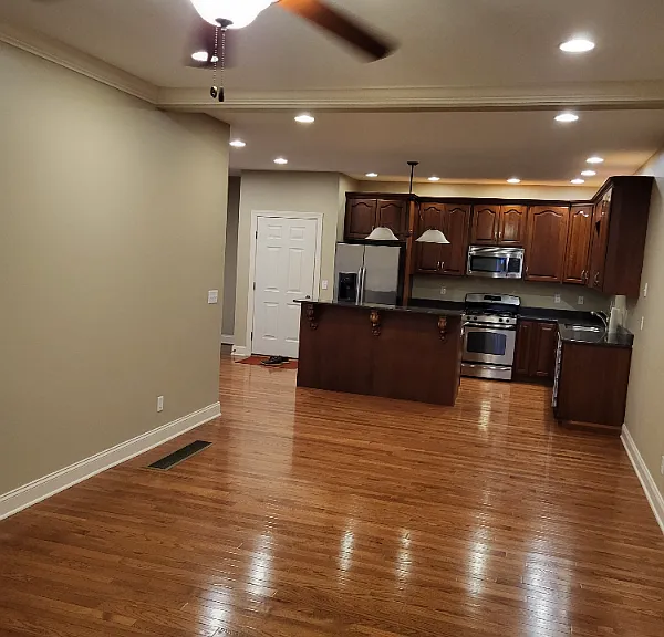 113 Legacy Dr — Photo 2
