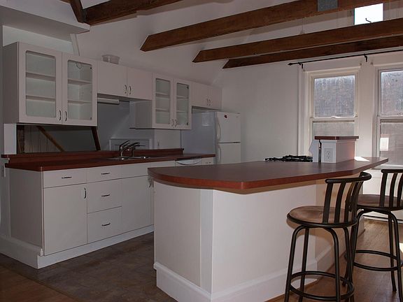 5th image of 421 Norwood Ave #3