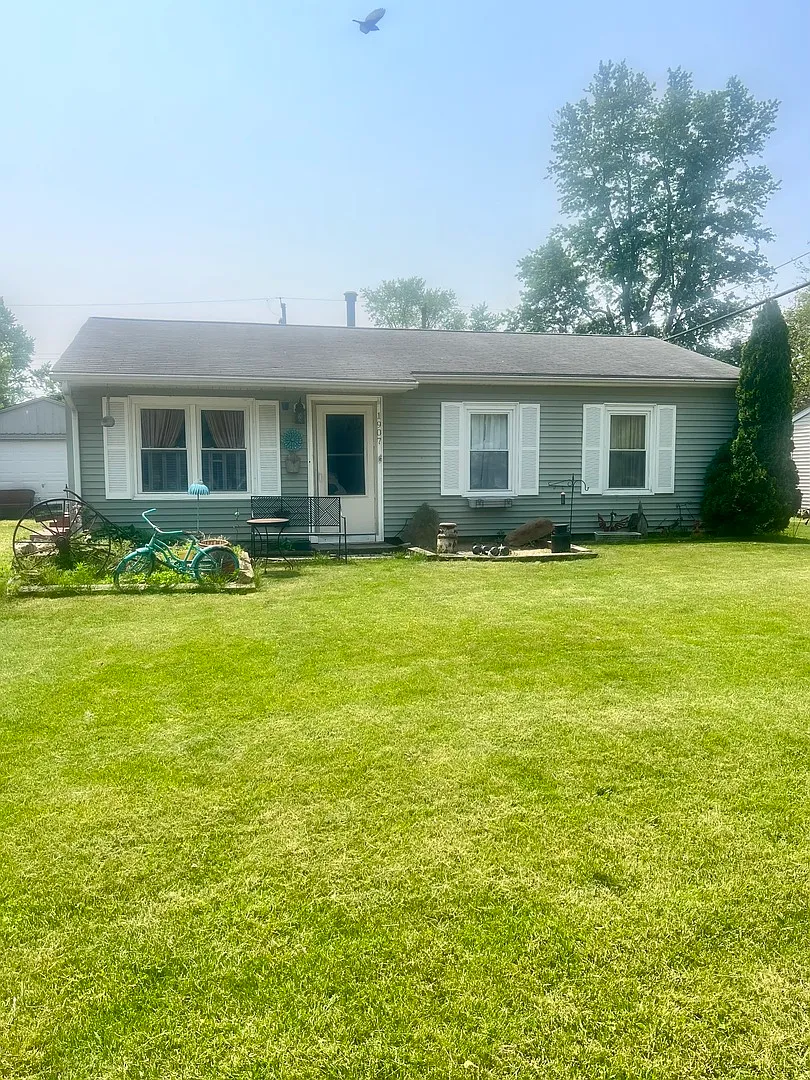 1907 Southwood Dr photo 1