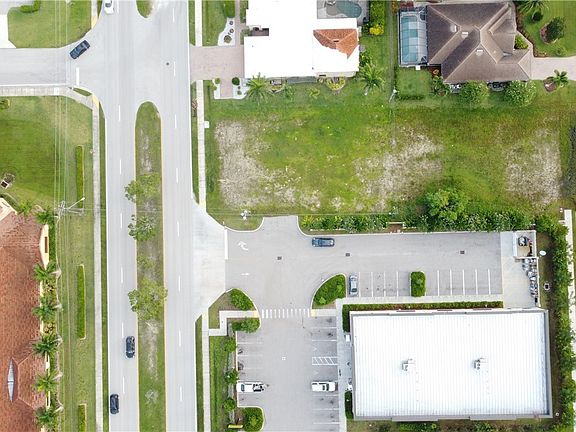 3rd image of 4413 Chiquita Blvd S