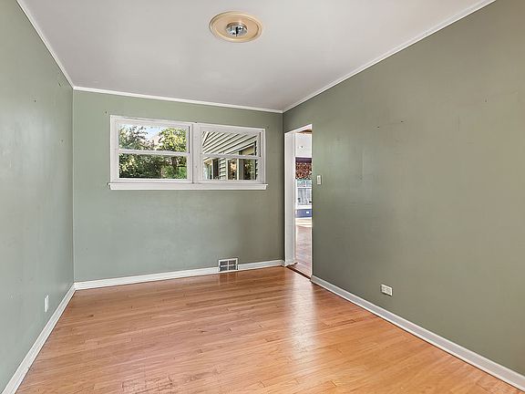 5th image of 2220 Scott Rd