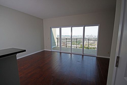3rd image of 2601 W 8th St Unit 7