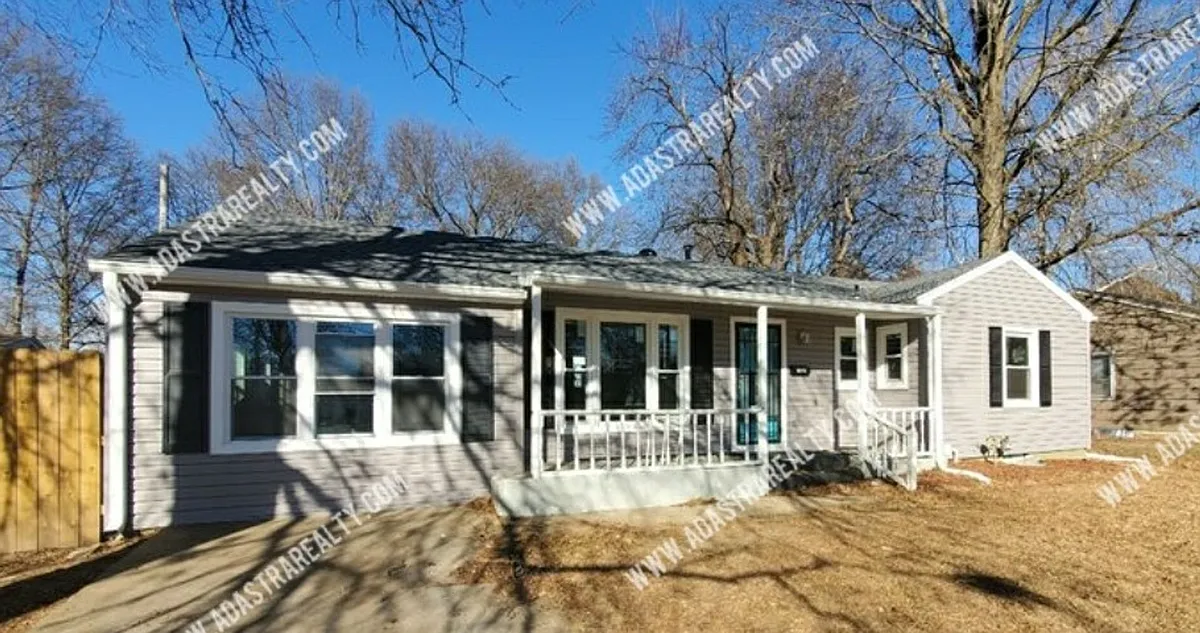 Building Photo - 17004 E 3rd Ter N