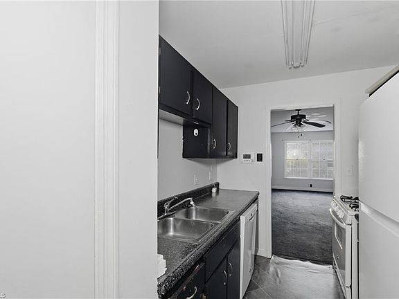 4th image of 2810 Carriage Dr APT D