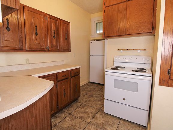 4th image of 117 E Bond St