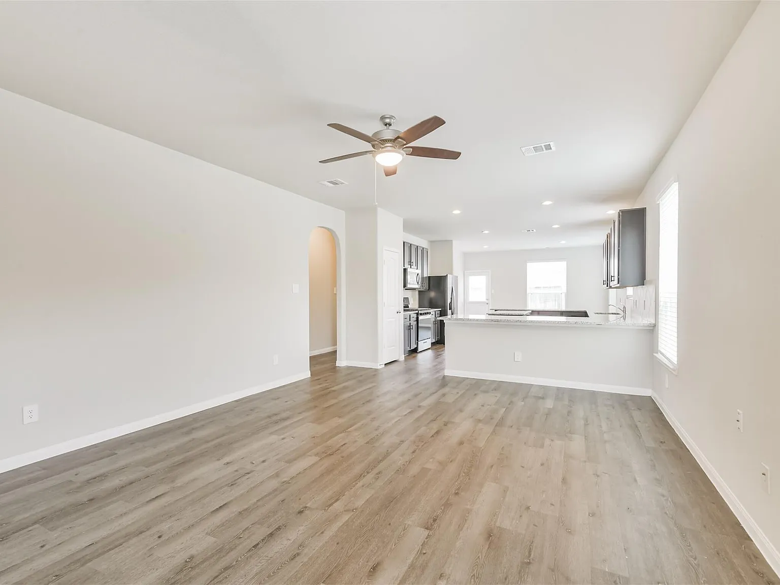4 bed, 3.5 bath, 2628 sqft, $2,450 — Photo 4