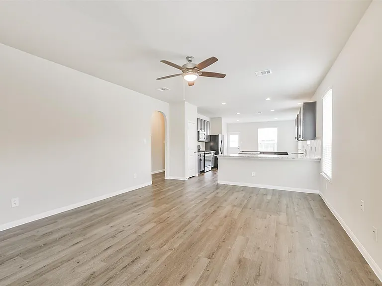 2934 Lawrence Park Ct — Photo 4
