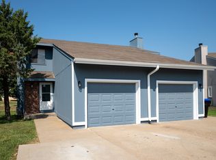 6108 SW 26th St, Topeka, KS 66614