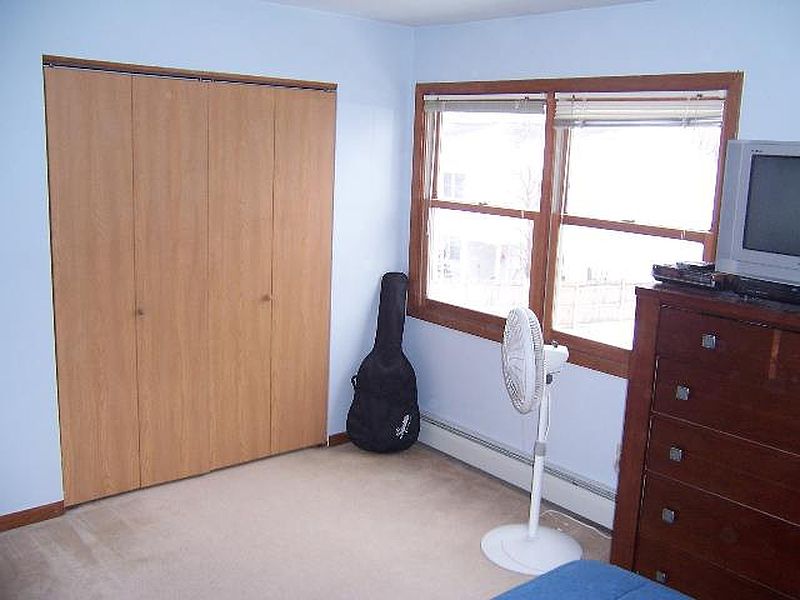 3rd image of 27 WARSAW Avenue