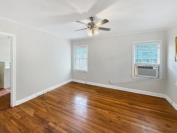 4th image of 378 N Willett St