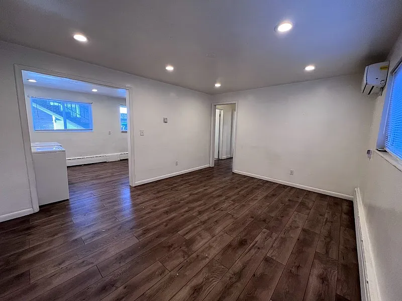 2 bed, 1.0 bath, 950 sqft, $1,550 — Photo 2