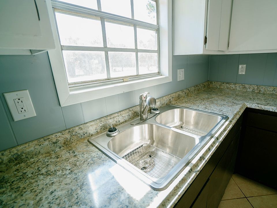2nd image of 103 Pamela Dr #House