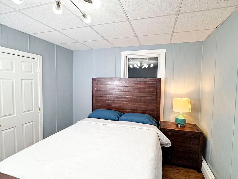 127A Howe St — Photo 8