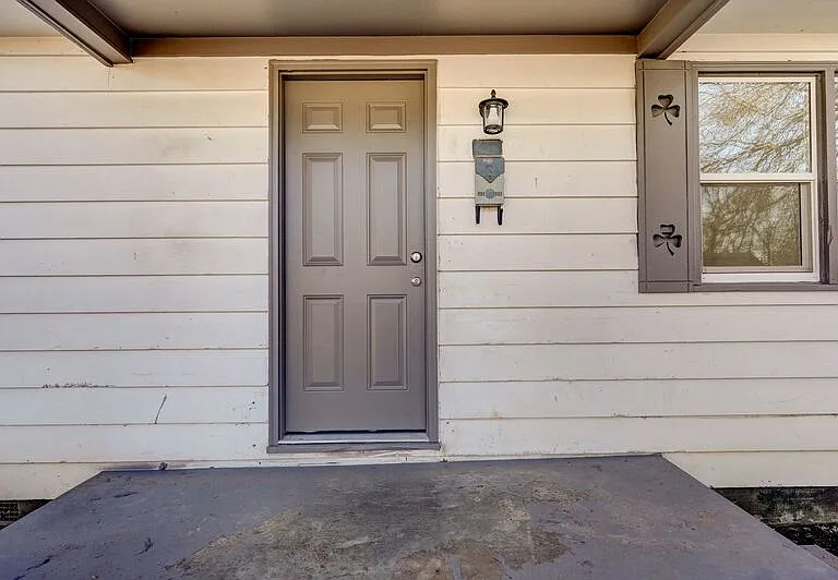1816 W Olive St — Photo 3