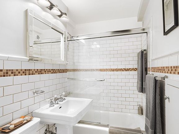3rd image of 425 E 79th St APT 14B