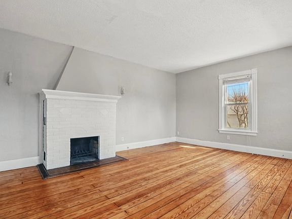 3rd image of 303 Jefferson Ave Floor 1