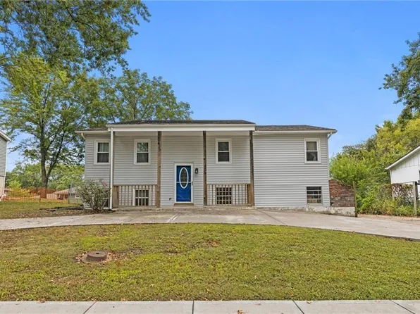 408 NE Richardson Pl, Lees Summit, MO 64086