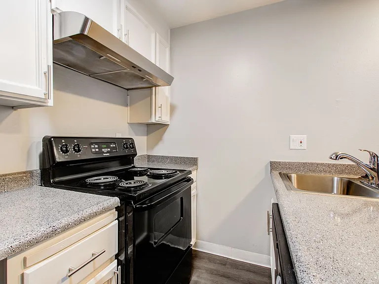 The Elms Apartments at 28th St — Photo 34