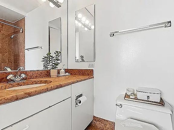 5th image of 300 E 93rd St APT 28D