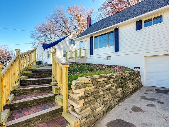 2nd image of 1812 Schiller Ave