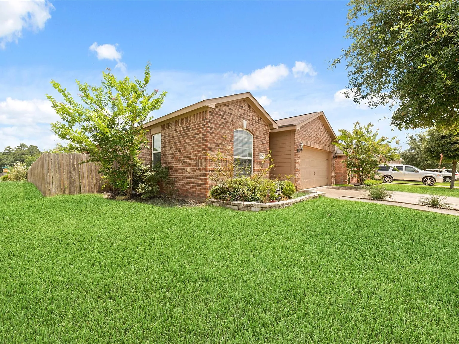 3 bed, 2.0 bath, 1556 sqft, $1,850 — Photo 3