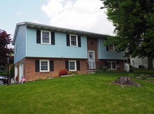 1281 Barclay Dr, Lancaster, PA 17601