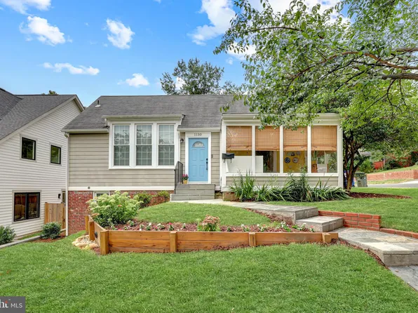 1130 17th St S, Arlington, VA 22202