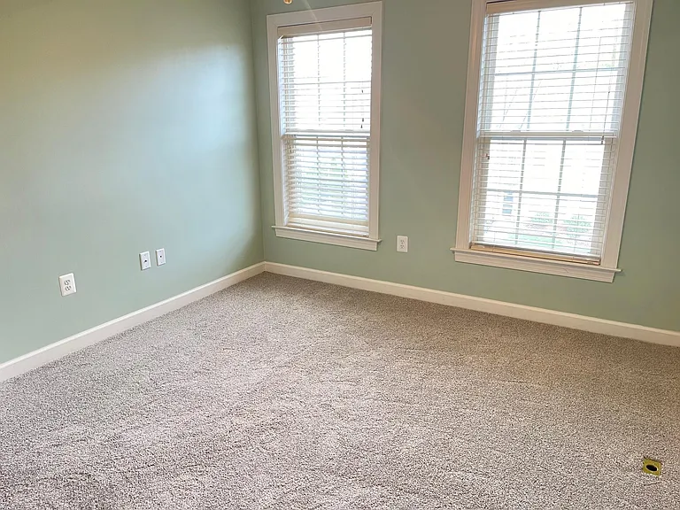 1560 Rutland Way — Photo 33