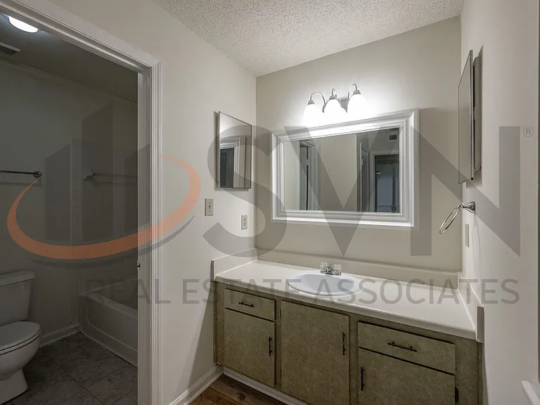 130 Kingsbury Dr — Photo 13