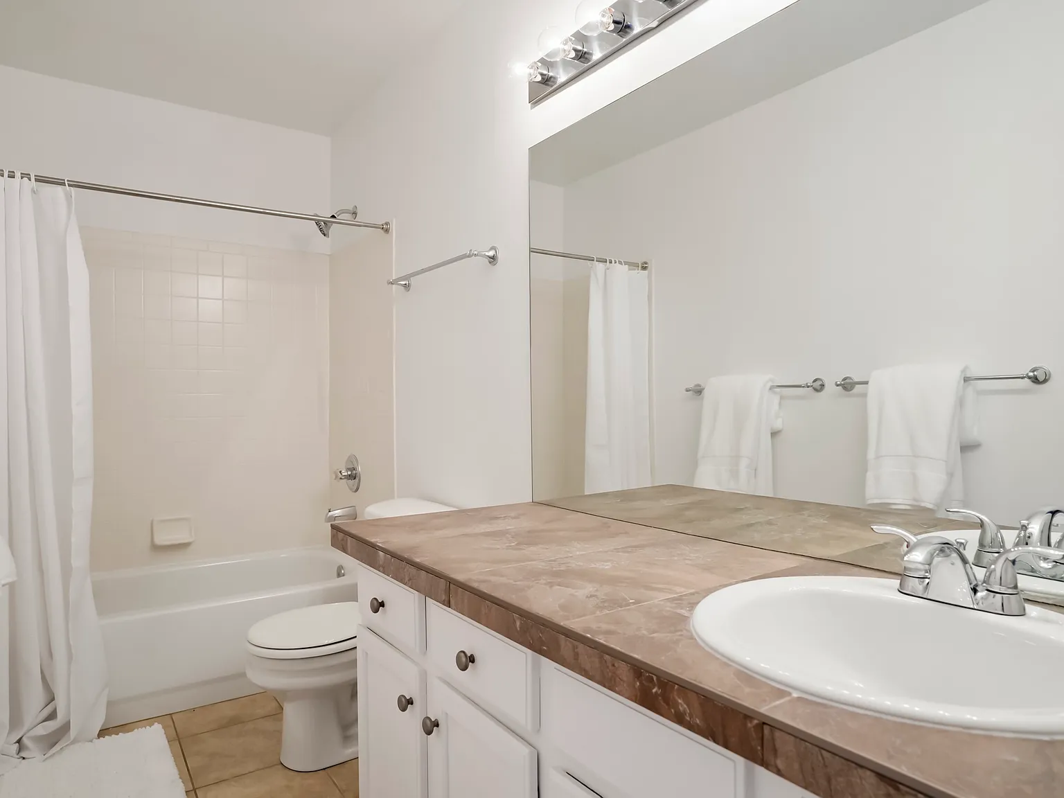 3 bed, 2.5 bath, 1718 sqft, $3,500 — Photo 4
