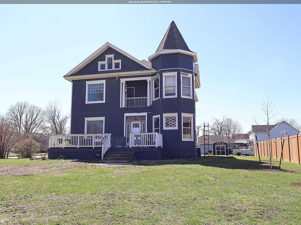 1st image of 106 3rd Ave SE
