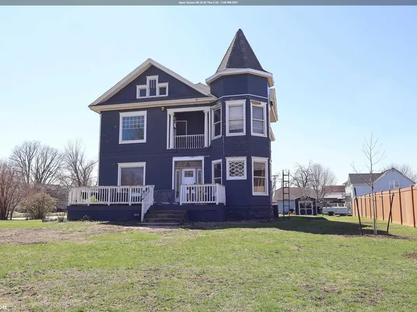 106 3rd Ave SE, State Center, IA 50247