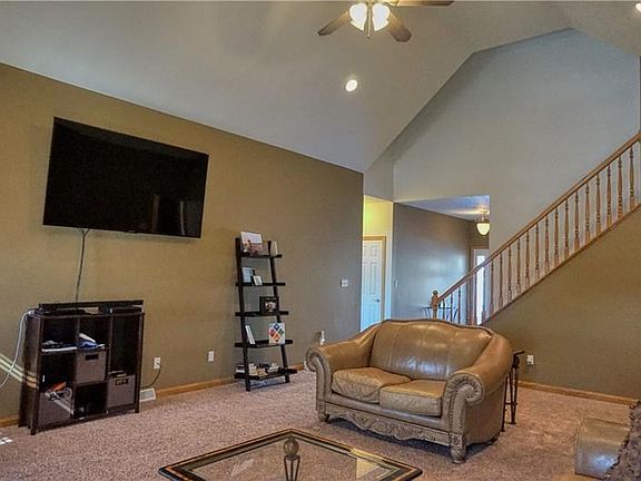 5th image of 125 Willow Run Dr