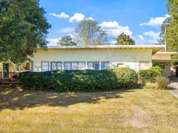 604 4th Ave, Fayetteville, TN 37334