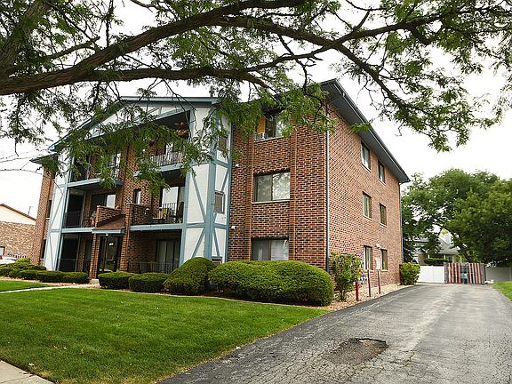 3rd image of 7140 166th St APT 204