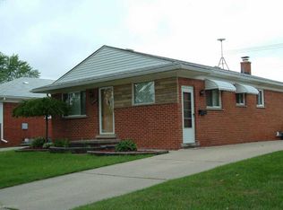 22445 Visnaw St, Saint Clair Shores, MI 48081