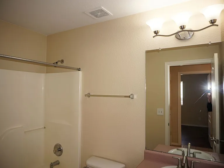 2201 S Saint Suzanne Dr — Photo 22