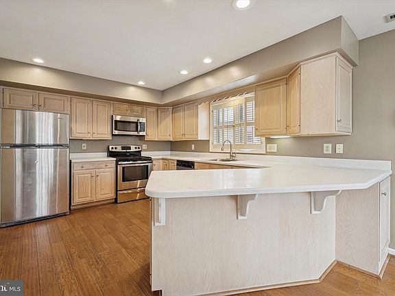 5th image of 975 Kennett Way #975