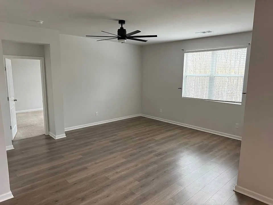4 bed, 1800 sqft, $2,100 — Photo 3