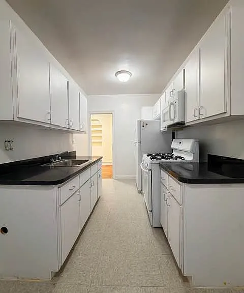 50 E 21st St #1 — Photo 7