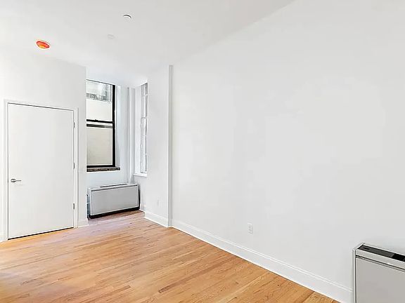 3rd image of 281 Grand St APT 2r