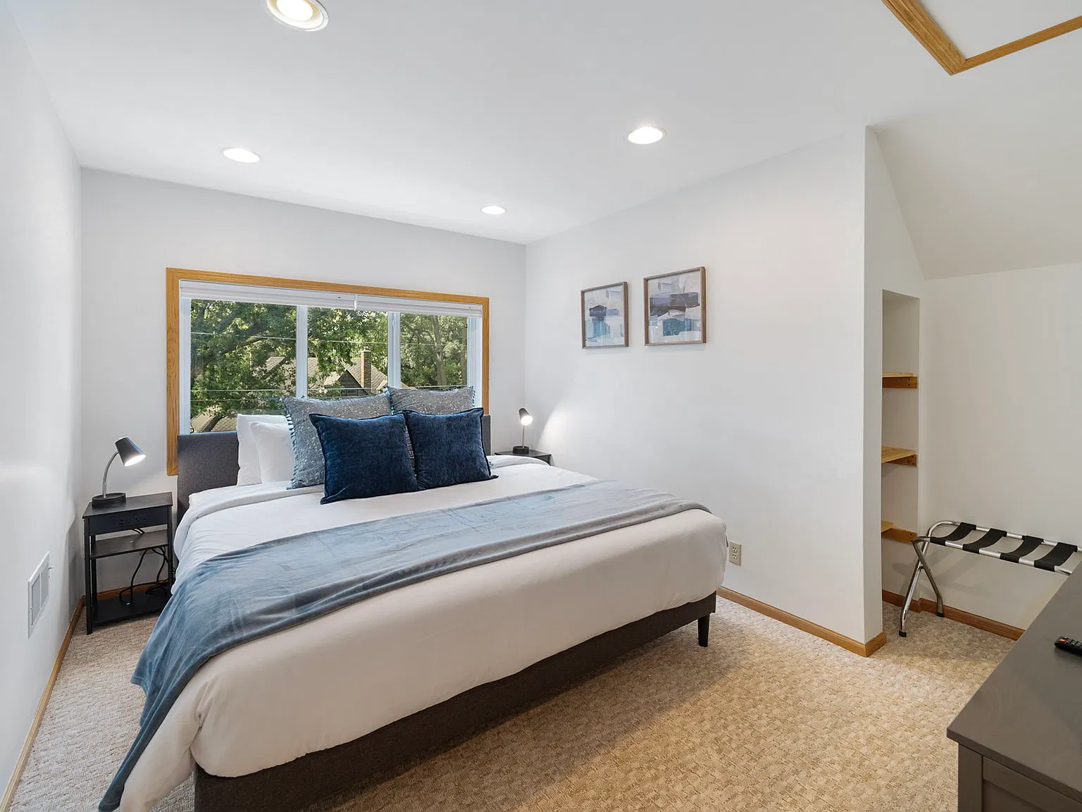 4 bed, 2.5 bath, 2445 sqft, $4,000 — Photo 3