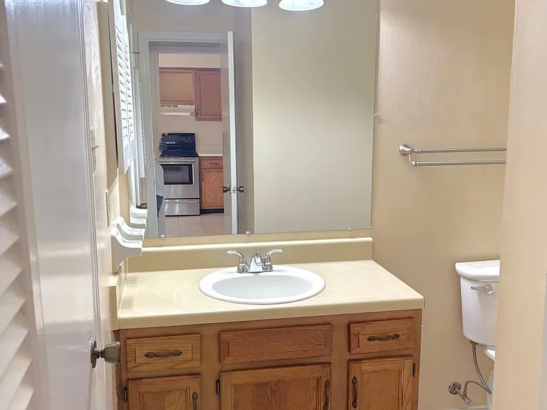 5900 Grelot Rd #101 — Photo 12