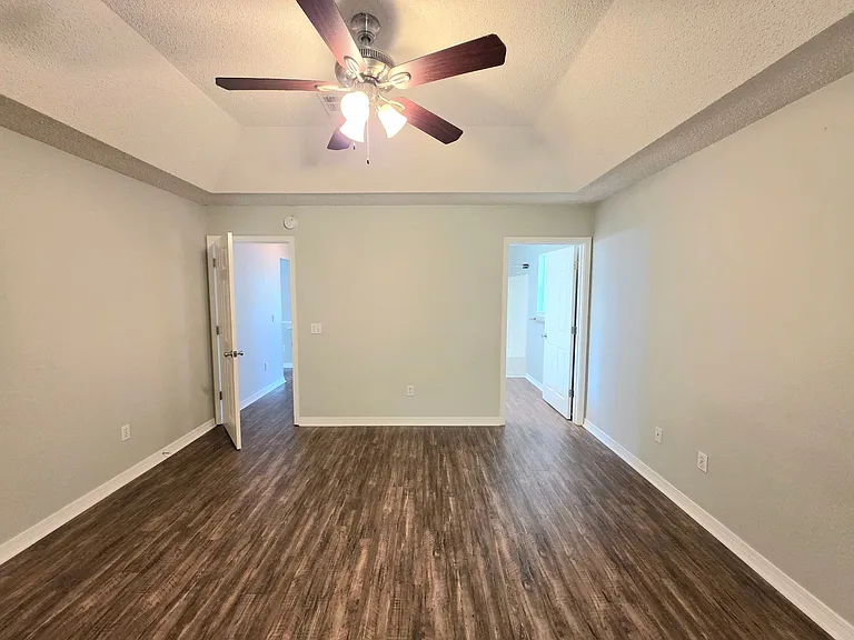 6607 Woodbury Forest Dr — Photo 6