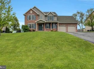 8 Red Hawk Dr, Shippensburg, PA 17257