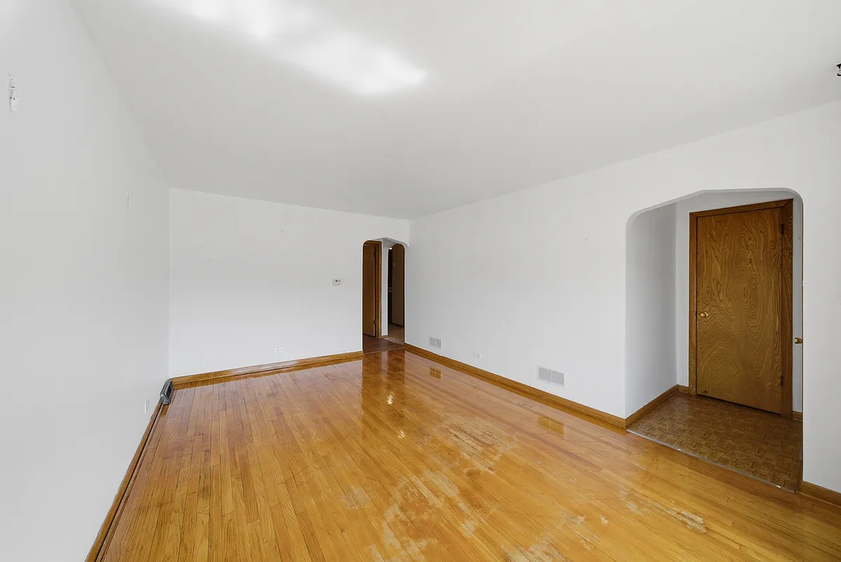 Building Photo - 5055 S Kilbourn Ave