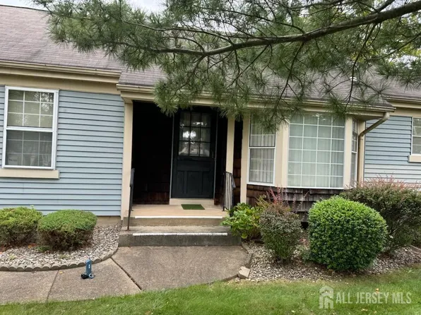 2 Aaron Burr Ct #A, Monroe Township, NJ 08831